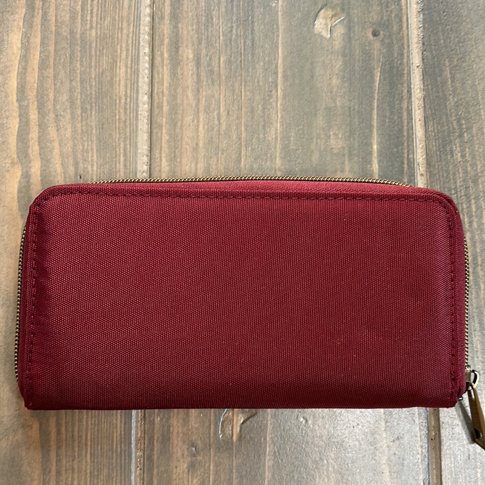 Travelon RFID blocking wallet - Picture 2 of 8
